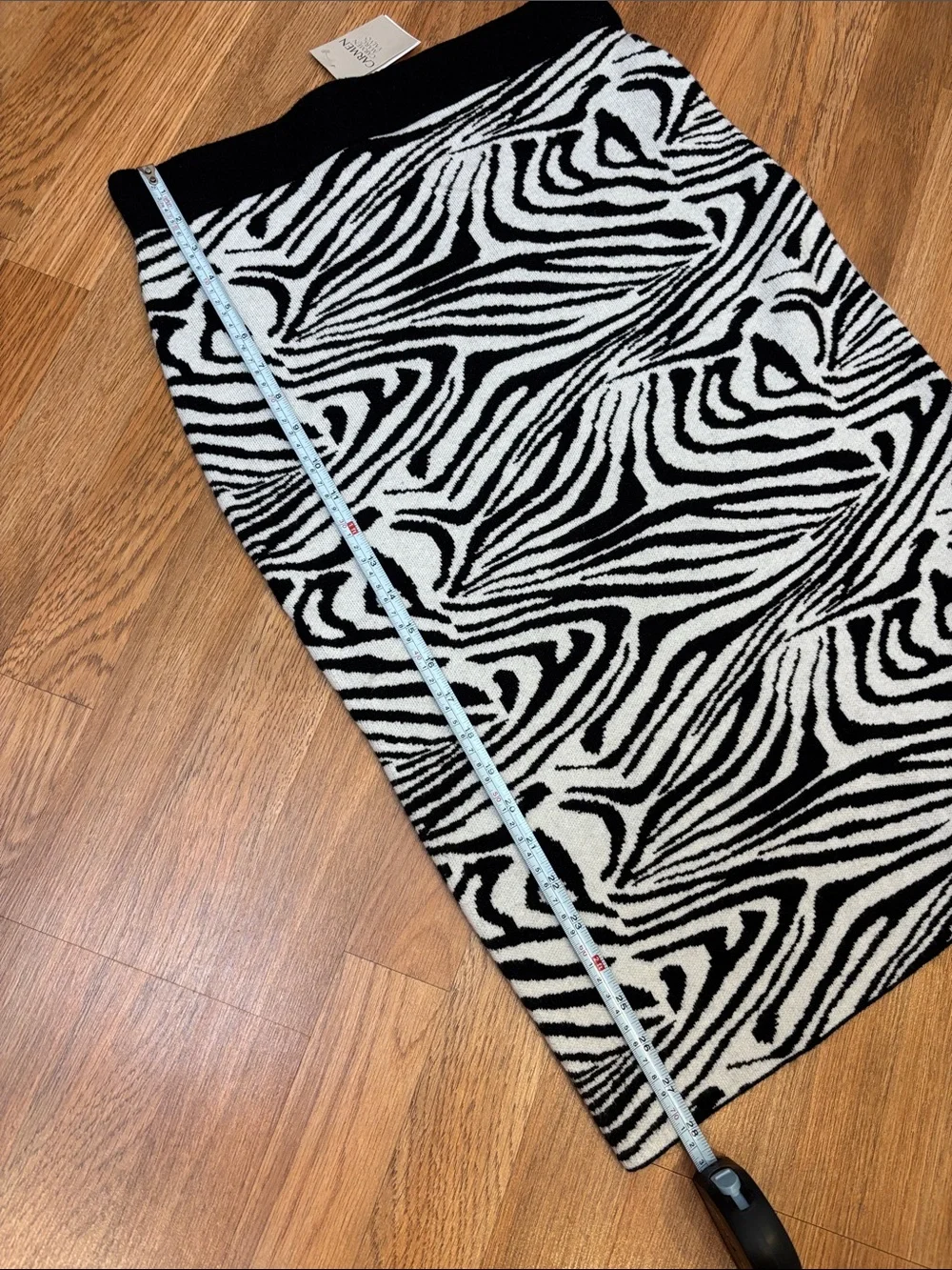 NWT Carmen Marc Valvo Black & White Animal Print Pencil Knit Skirt. Size L
